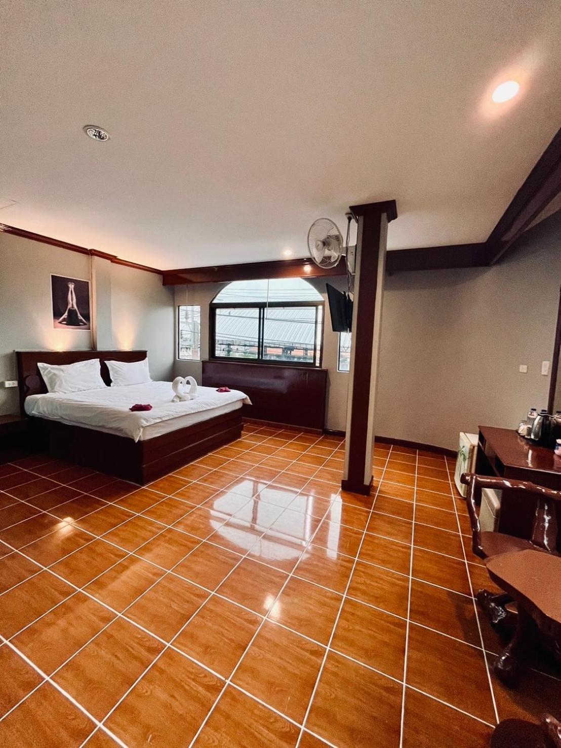 Centre Point Patong Hotel Luaran gambar