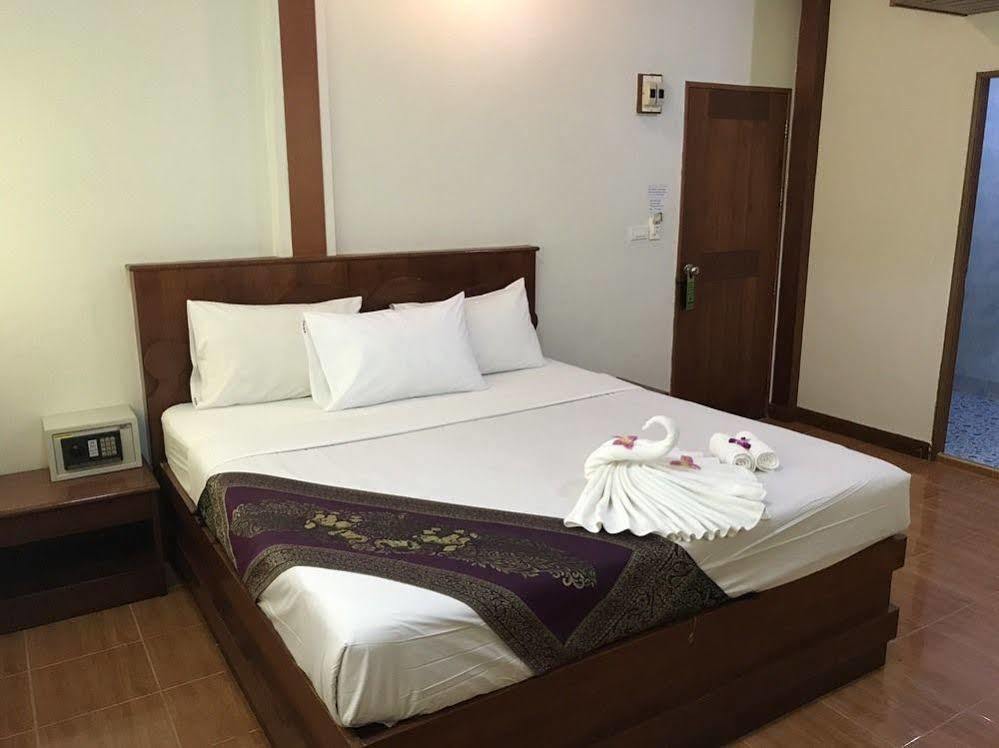 Centre Point Patong Hotel Luaran gambar